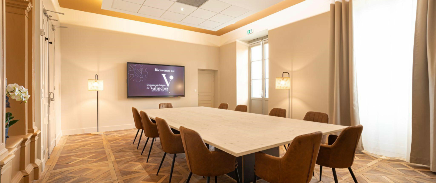 Différentes salles de réunions et différents espaces aux capacités variables